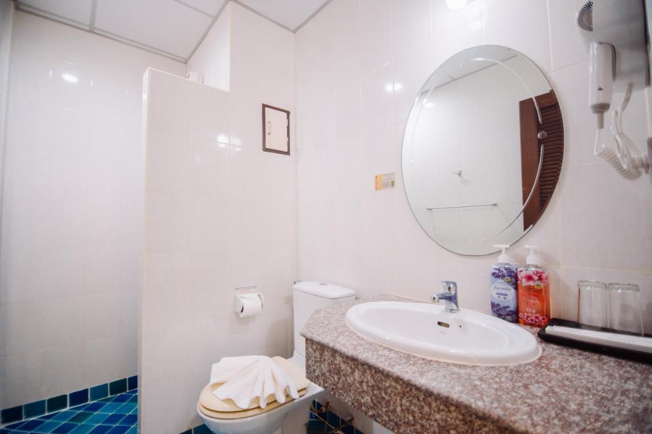 Patong Beach Side Hotel Dış mekan fotoğraf